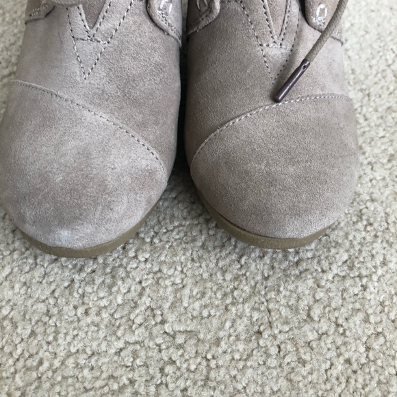 Toms Desert Kala Suede Taupe Lace up Booties - Picture 6 of 8